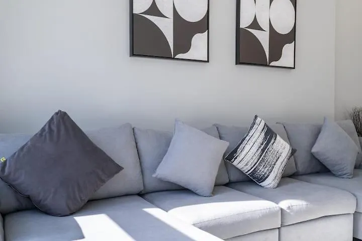 Vogue Downtown - Bellevue Towers Apartment Dubai